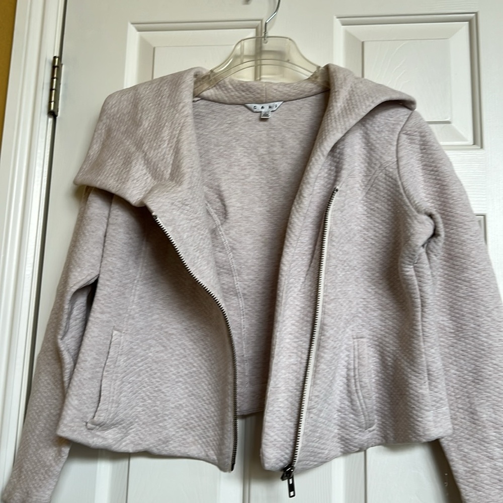 Blazer / sweater / tops by CABI ( Cropped )
 Elegant textured fabric )